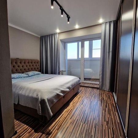 Apartment On Republic Square Ust-Kamenogorsk Luaran gambar
