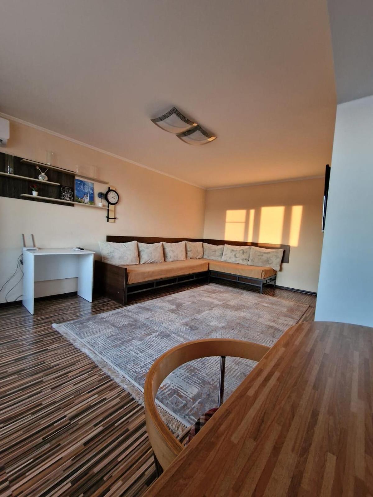 Apartment On Republic Square Ust-Kamenogorsk Luaran gambar